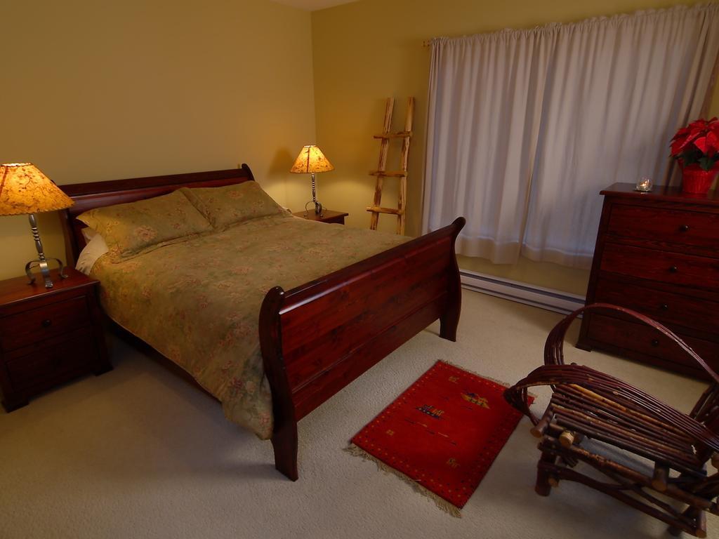 Canmore Crossing Room photo